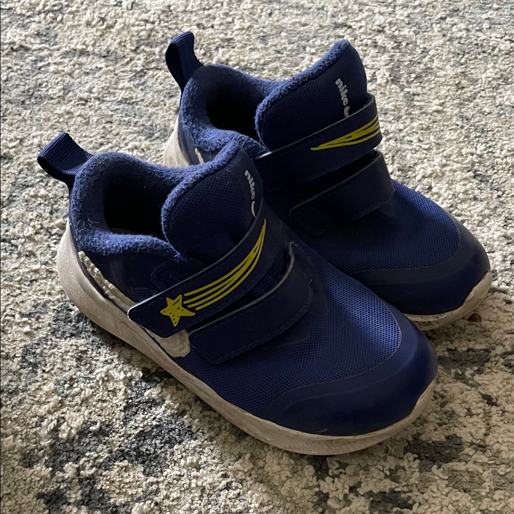 Nike Kids Navy Velcro Sneakers with Yellow Star Detail